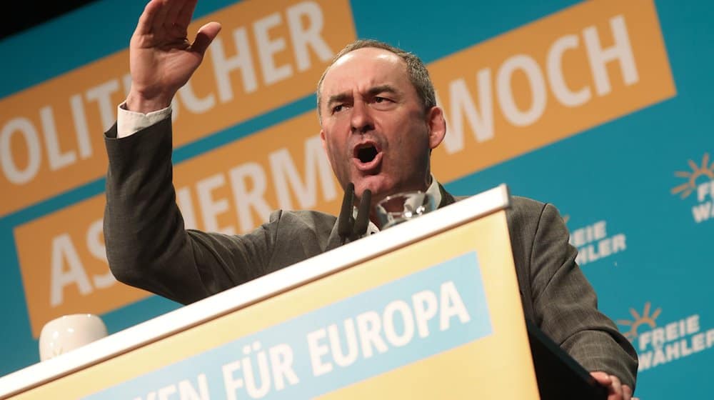 Hubert Aiwanger (Freie Wähler), Stellvertretender Ministerpräsident und Wirtschaftsminister von Bayern, spricht am Politischen Aschermittwoch der Freien Wähler. / Foto: Karl-Josef Hildenbrand/dpa/Archivbild