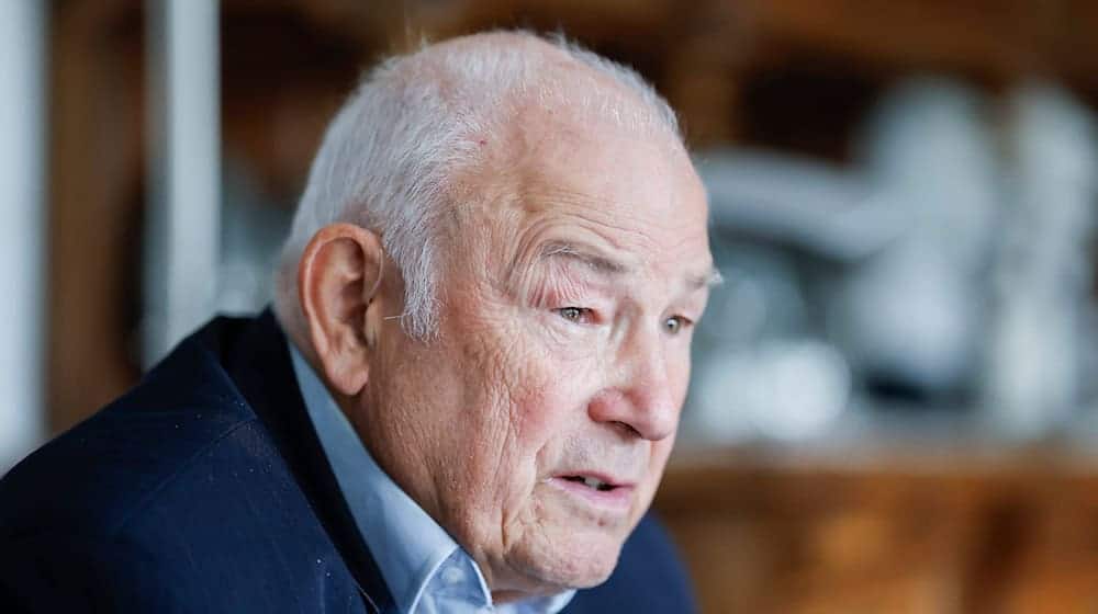 Interview mit Günther Beckstein vor seinem 80. Geburtstag in seinem Wohnzimmer. / Foto: Daniel Löb/dpa/Produktion