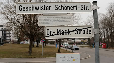 Die Stadt Augsburg hat die bisherige «Dr.-Mack-Straße» in «Geschwister-Schönert-Straße» umbenannt. / Foto: Ulf Vogler/dpa/Archivbild
