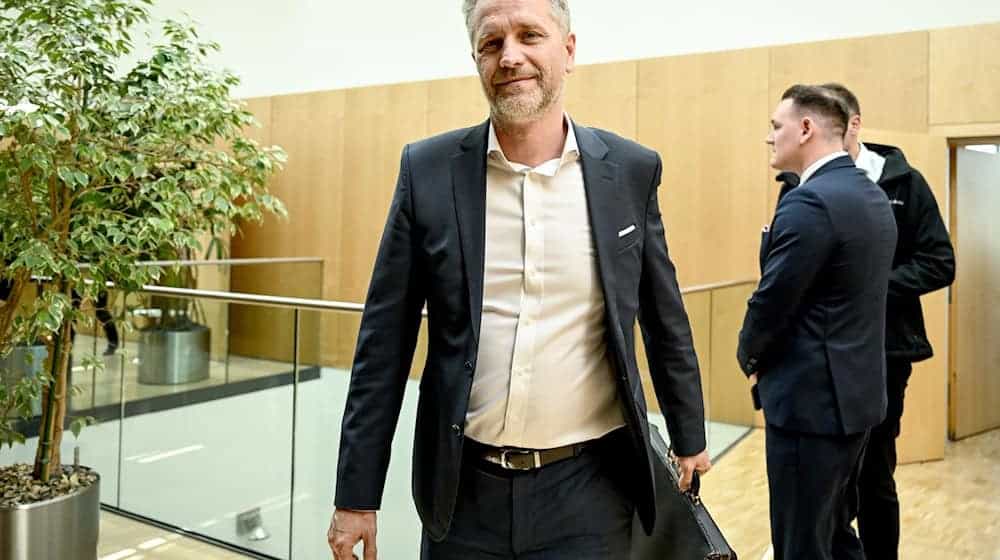 Petr Bystron, neugewählter EU-Abgeordneter, aufgenommen nach den Beratungen mit den neugewählten AfD Europa-Abgeordneten nach der Europawahl. / Foto: Britta Pedersen/dpa