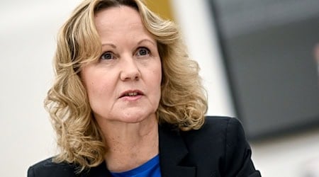 Steffi Lemke (Bündnis 90/Die Grünen), Bundesministerin für Umwelt, Naturschutz, nukleare Sicherheit und Verbraucherschutz spricht im dpa-Interview. / Foto: Britta Pedersen/dpa/Archivbild