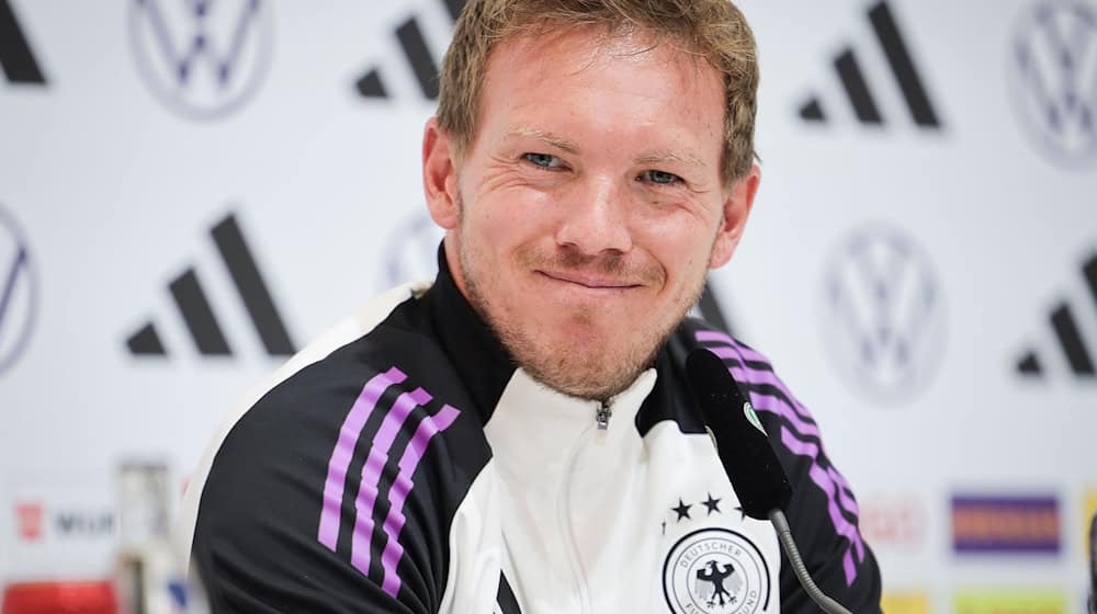 Deutschlands Trainer Julian Nagelsmann beantwortet die Fragen von Journalisten. / Foto: Christian Charisius/dpa