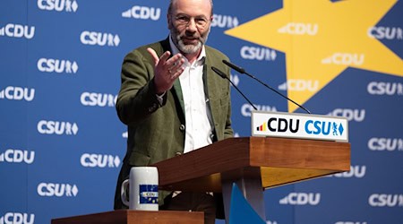 Manfred Weber, Spitzenkandidat der CSU zur Europawahl, nimmt an der Schlusskundgebung von CDU und CSU zur Europawahl im Löwenbräukeller teil. / Foto: Sven Hoppe/dpa