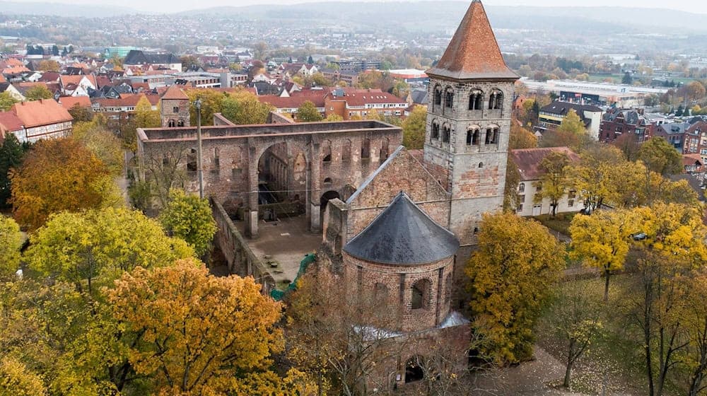 Die Ruine der Stiftskirche, Spielstätte der Bad Hersfelder Festspiele. / Foto: Swen Pförtner/dpa