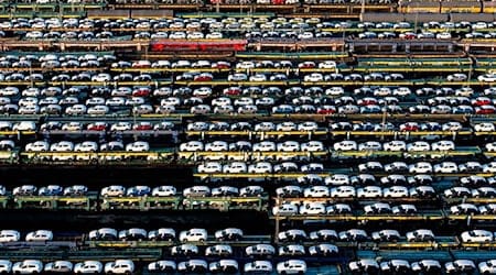 Autozüge stehen auf dem Rangierbahnhof im Bremer Stadtteil Gröpelingen. / Foto: Sina Schuldt/dpa