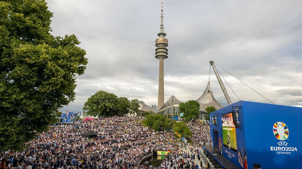 Im Olympiapark liegt die Bühne der offiziellen Fanzone. Während der Fußball-EM ist dort die UEFA- Fanzone. / Foto: Stefan Puchner/dpa