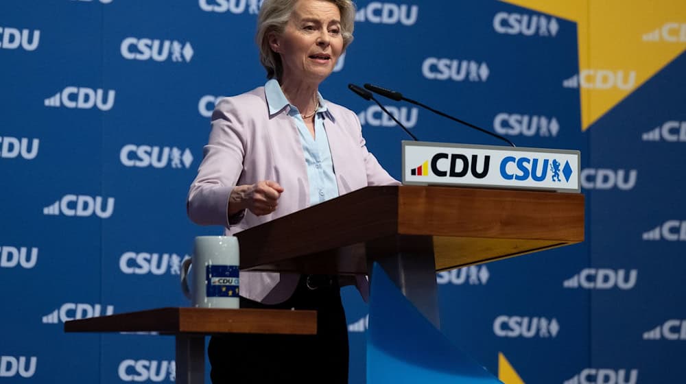 Ursula von der Leyen, Präsidentin der Europäischen Kommission und EU- und EVP-Spitzenkandidatin nimmt an der Schlusskundgebung von CDU und CSU zur Europawahl im Löwenbräukeller teil. / Foto: Sven Hoppe/dpa
