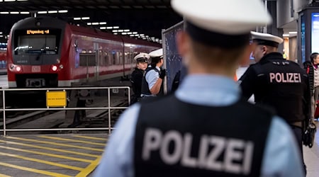 Bundespolizisten sperren Bereiche des Hauptbahnhofes ab. / Foto: Sven Hoppe/dpa/Symbolbild