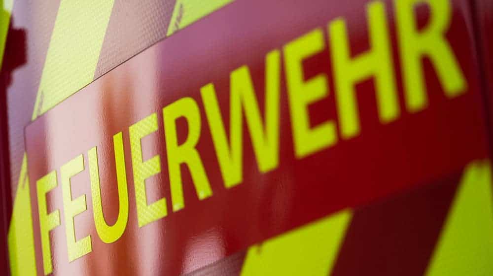 Ein Einsatzfahrzeug der Feuerwehr. / Foto: Marijan Murat/dpa