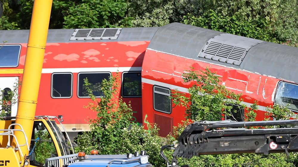Aufräumarbeiten nach dem Zugunglück in Garmisch-Partenkirchen mit fünf Toten vom 3. Juni 2022. / Foto: Uwe Lein/dpa
