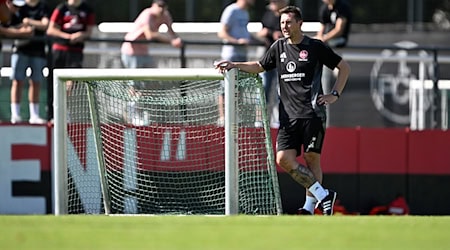 Miroslav Klose feiert ein Wiedersehen mit einer italienischen Mannschaft. / Foto: Federico Gambarini/dpa