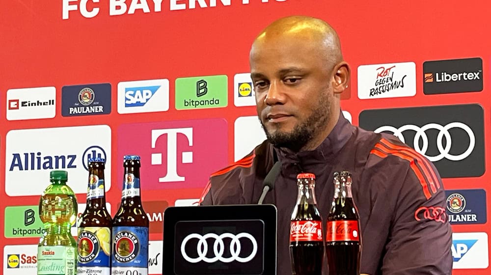 Bayern-Coach Vincent Kompany vermeidet beharrlich Einschätzungen zu Spielern. / Foto: Christian Kunz/dpa