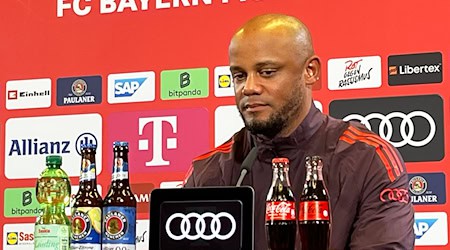 Bayern-Coach Vincent Kompany vermeidet beharrlich Einschätzungen zu Spielern. / Foto: Christian Kunz/dpa