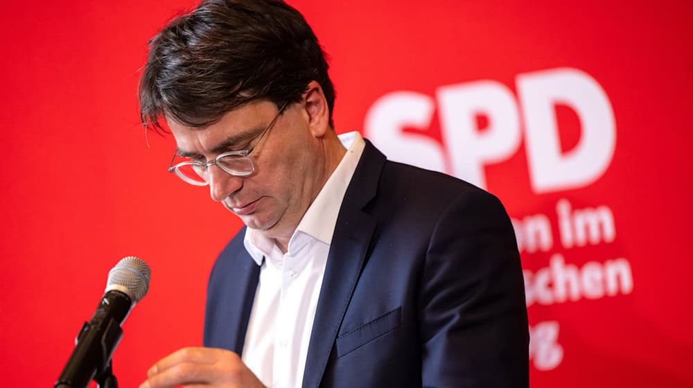 Am Ende wurde der Druck auf Bayerns SPD-Chef Florian von Brunn zu groß. / Foto: Peter Kneffel/dpa