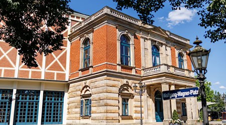 Im Bayreuther Festspielhaus gibt es 2025 neue «Meistersinger». / Foto: Daniel Karmann/dpa