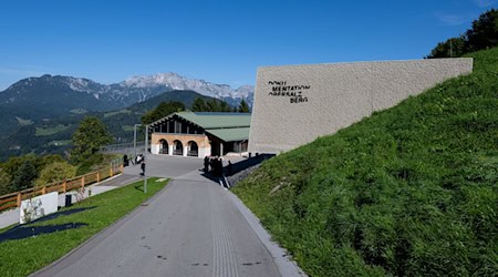 Ein Dokumentationszentrum auf dem Obersalzberg erinnert an die Verbrechen der Nationalsozialisten. (Archivfoto)  / Foto: Sven Hoppe/dpa