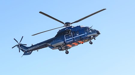 Eine Hubschrauber-Besatzung brachte die 44-Jährige in Sicherheit. / Foto: Jonas Walzberg/dpa