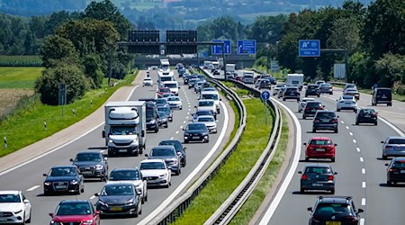 Urlaubsverkehr auf der A8 bei Rosenheim / Foto: Uwe Lein/dpa