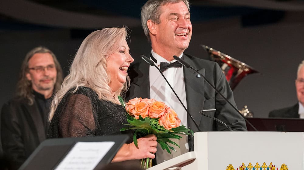 Katharina Wagner und Markus Söder beim Staatsempfang. / Foto: Daniel Vogl/dpa