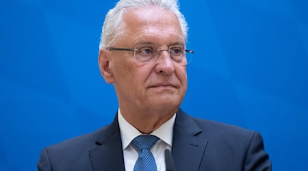 Bayerns Innenminister Joachim Herrmann: Asylverfahren werden gebündelt. (Archivbild) / Foto: Sven Hoppe/dpa
