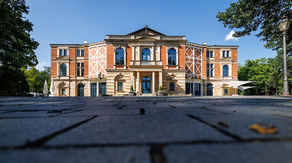 Applaus für das «Rheingold» bei den Bayreuther Festspielen. (Archivbild) / Foto: Daniel Karmann/dpa