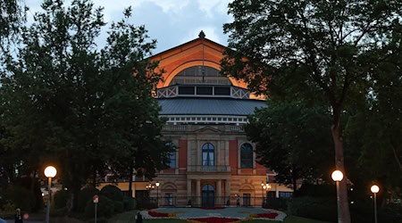 Im Festspielhaus werden nur Werke Wagners gezeigt. / Foto: Daniel Löb/dpa