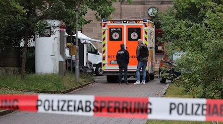 Das Motiv für den Angriff auf Bundespolizisten in Lauf an der Pegnitz ist weiterhin offen. Hinweise auf einen extremistischen Hintergrund gibt es laut Staatsanwaltschaft bisher nicht.  / Foto: Daniel Löb/dpa