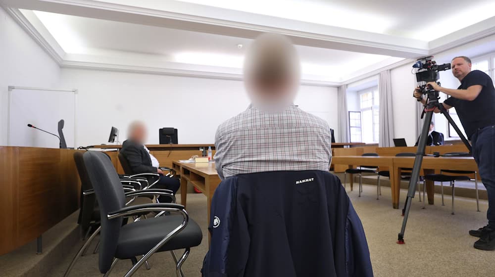 Zwei Alpmeister sitzen im Landgericht Kempten wegen der unzulässigen Begradigung des Rappenalpbachs auf der Anklagebank. (Archivbild) / Foto: Karl-Josef Hildenbrand/dpa