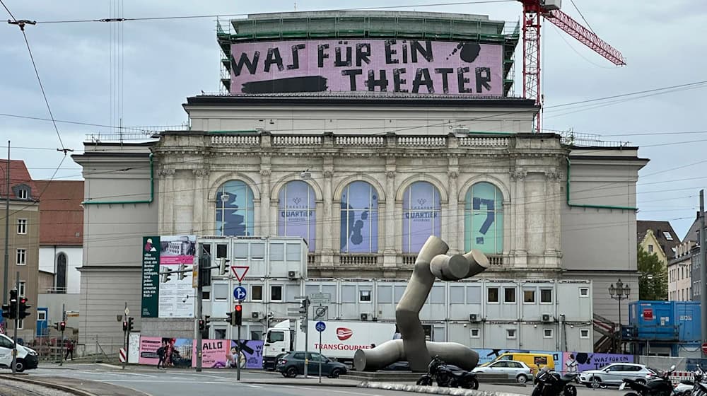 Das historische Augsburger Theater wird derzeit von Grund auf modernisiert.  / Foto: Ulf Vogler/dpa