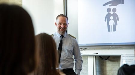 In Bayern formiert sich Widerstand gegen das neue Bundeswehrgesetz der Staatsregierung. (Archivbild) / Foto: Pia Bayer/dpa