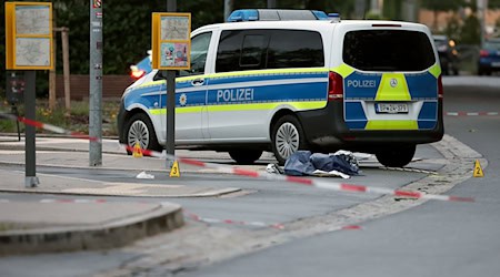 Am S-Bahnhof in Lauf an der Pegnitz nahe Nürnberg soll ein 34-Jähriger auf Bundespolizisten mit einem Messer losgegangen sein. / Foto: Daniel Löb/dpa