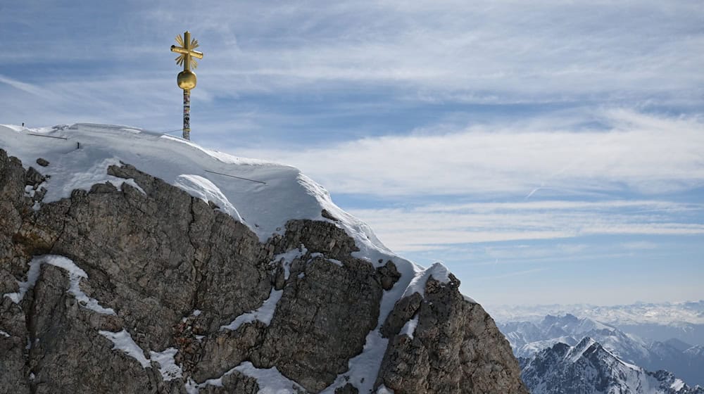 Ein Mann stirbt nach einem Blitzeinschlag auf der Zugspitze. (Symbolbild) / Foto: Angelika Warmuth/dpa