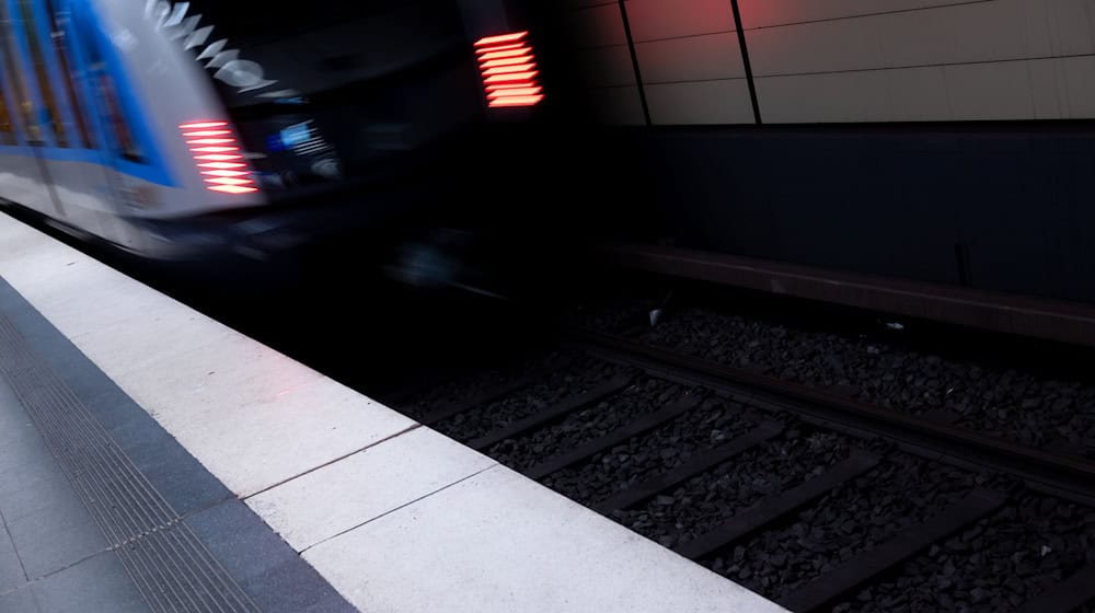 Wer nachts die letzte U-Bahn in München verpasst hat, hat oft einen deutlich längeren Heimweg. Denn bislang gibt es zu später Stunde nur Straßenbahnen und Busse. Doch das soll sich ändern.  / Foto: Sven Hoppe/dpa