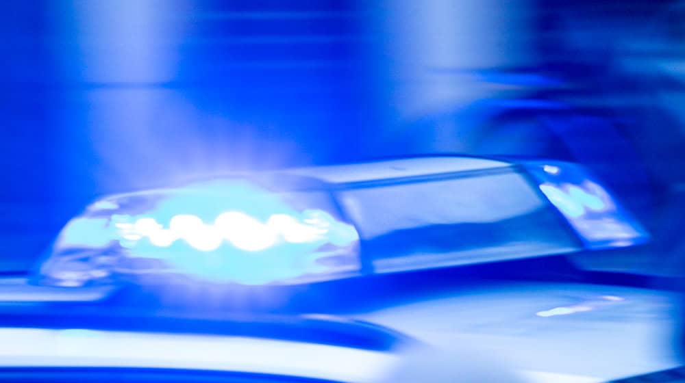 Die Polizei sucht weiter nach dem Unbekannten, der eine Postfiliale überfallen haben soll. (Symbolbild) / Foto: Jens Büttner/dpa