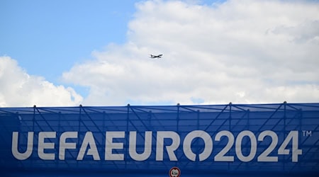 Erneut sorgt ein Kurzflug während der EM für Schlagzeilen. / Foto: Arne Dedert/dpa