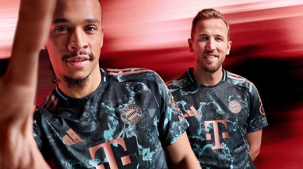 Diese Trikot tragen die Bayern-Stars 2024/2 auswärts. / Foto: -/FC Bayern München/dpa