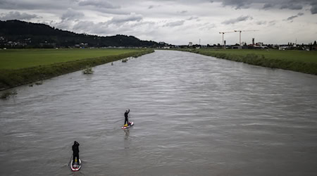 Mit 2,1 Milliarden Euro soll mehr Platz für den Fluss und für Natur geschaffen werden. (Archivbild) / Foto: Gian Ehrenzeller/KEYSTONE/dpa