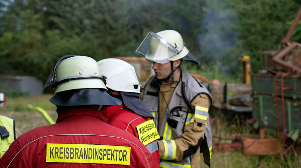 Nach einem dramatischen Großeinsatz im mittelfränkischen Altdorf sucht die Polizei weiter nach einer 82-jährigen Frau.  / Foto: Pia Bayer/dpa