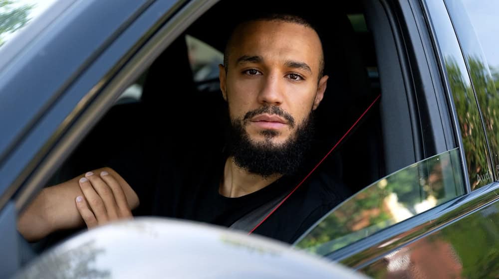 Noussair Mazraoui steht vor dem Abschied vom FC Bayern. / Foto: Sven Hoppe/dpa