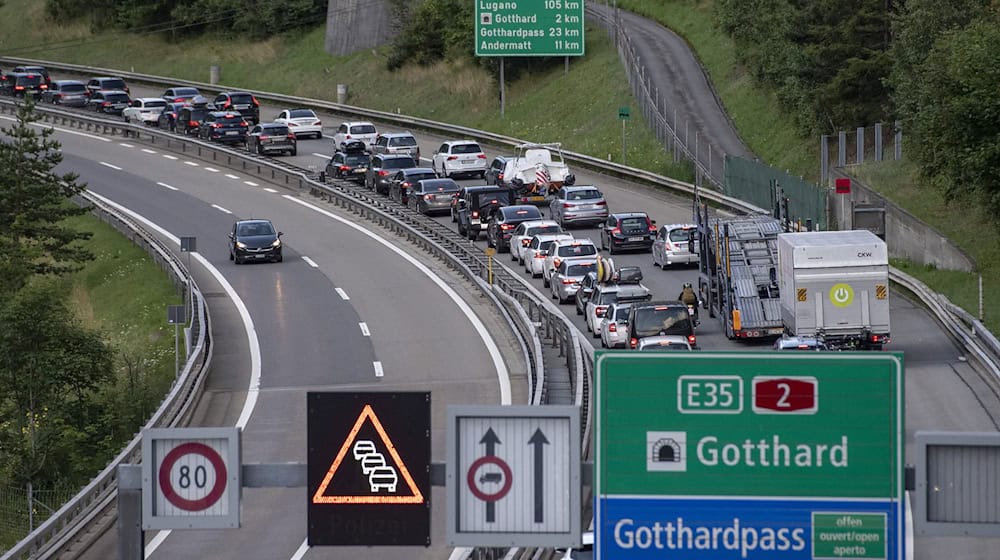 Der Gotthardtunnel ist ein Nadelör mit teils stundenlangen Wartezeiten auf dem Weg in den Süden.  / Foto: Urs Flueeler/KEYSTONE/dpa