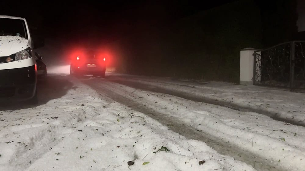Winterlich anmutende Straße in Oberbayern. / Foto: Hutter/Vifogra/dpa