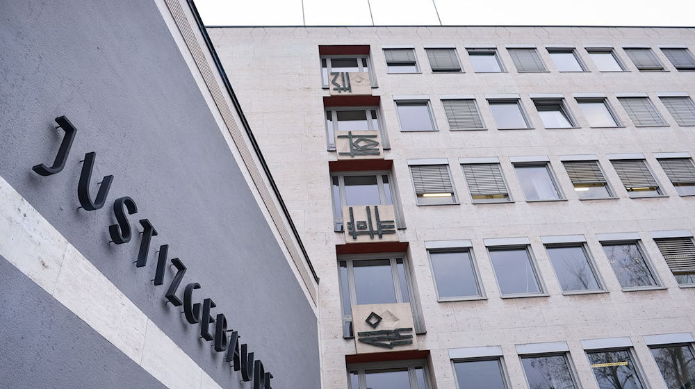 Ein Arzt vom Untermain muss demnächst wegen Vergewaltigung einer Patientin vor Gericht. (Symbolbild) / Foto: David-Wolfgang Ebener/dpa