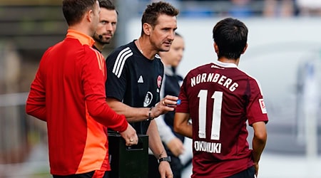 Miroslav Klose (M) will mit dem 1. FC Nürnberg den zweiten Heimsieg. / Foto: Uwe Anspach/dpa