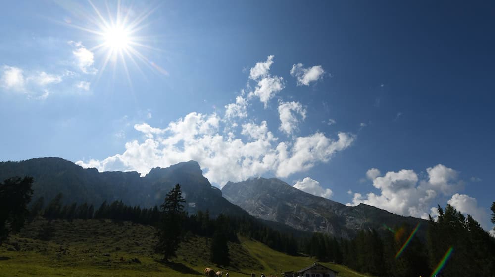 Zusammen mit einem Freund möchte ein junger Mann den Watzmann überschreiten. Die beiden trennen sich, der 23-Jährige kommt nicht lebend aus dem Wanderausflug zurück. (Symbolbild) / Foto: Angelika Warmuth/dpa