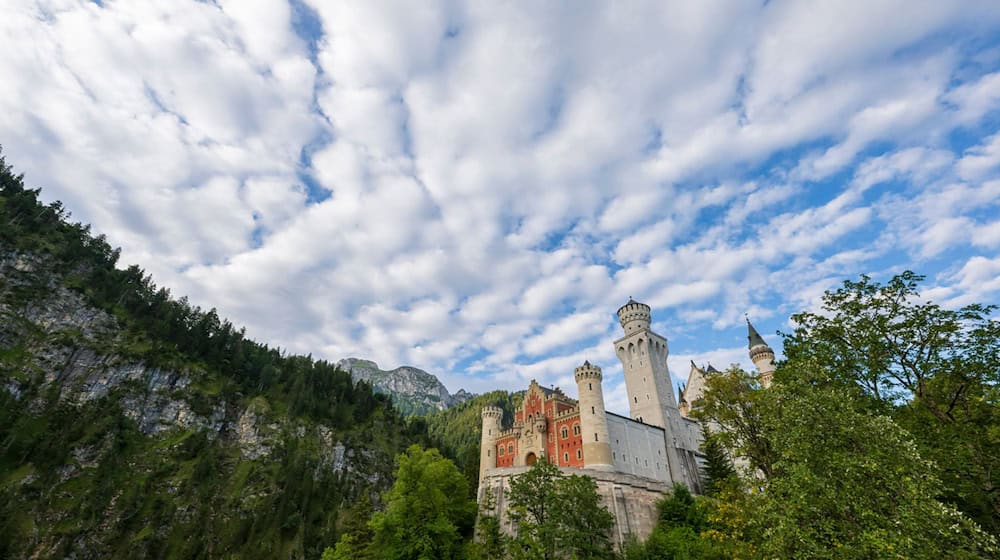 Die seit Jahrzehnten laufenden Sanierungsarbeiten von Schloss Neuschwanstein stehen vor dem Abschluss. Rund 40 Millionen Euro hat der Freistaat Bayern investiert. / Foto: Peter Kneffel/dpa