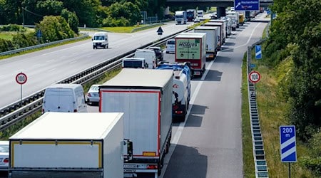 Die A6 wird zwischen den Anschlussstellen Neuendettelsau und Schwabach-West an zwei Nächten gesperrt. (Symbolbild) / Foto: Uwe Anspach/dpa