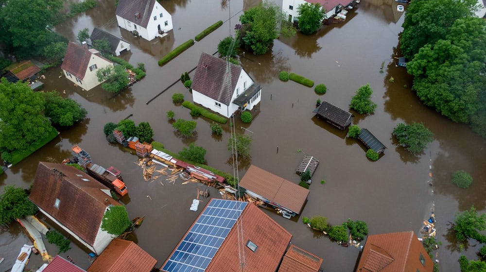 Der Ort Dinkelscherben bei Augsburg wurde besonders schwer von der Flut getroffen. / Foto: Sven Grundmann/NEWS5/dpa