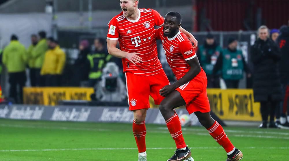 Matthijs de Ligt und Dayot Upamecano sind zurück im Training. / Foto: Christoph Schmidt/dpa