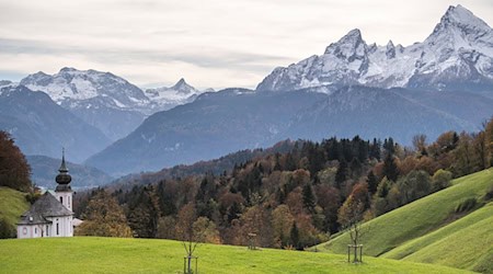 Der 44-Jährige war in Begleitung auf einem Steig am Watzmann-Massiv unterwegs. (Archivbild) / Foto: Lino Mirgeler/dpa