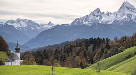 Der 44-Jährige war in Begleitung auf einem Steig am Watzmann-Massiv unterwegs. (Archivbild) / Foto: Lino Mirgeler/dpa